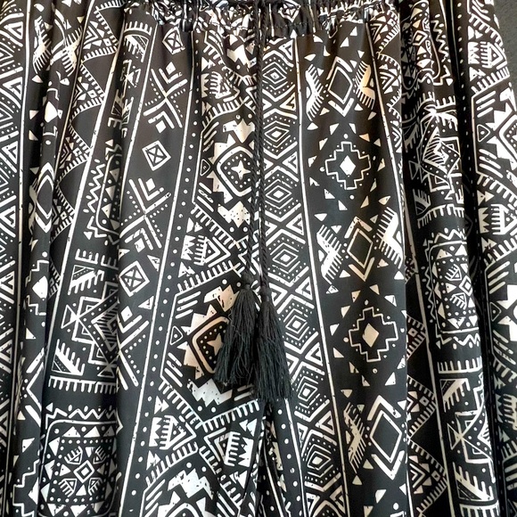 West Loop Black and White Geometric Palazzo Pants Size Large - Picture 2 of 6